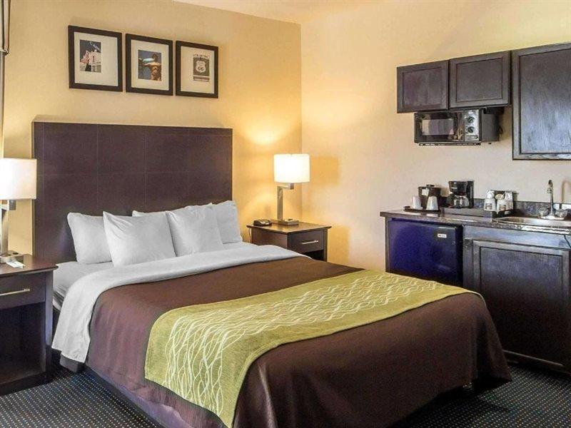 Quality Inn Tulsa-Downtown West Exterior foto