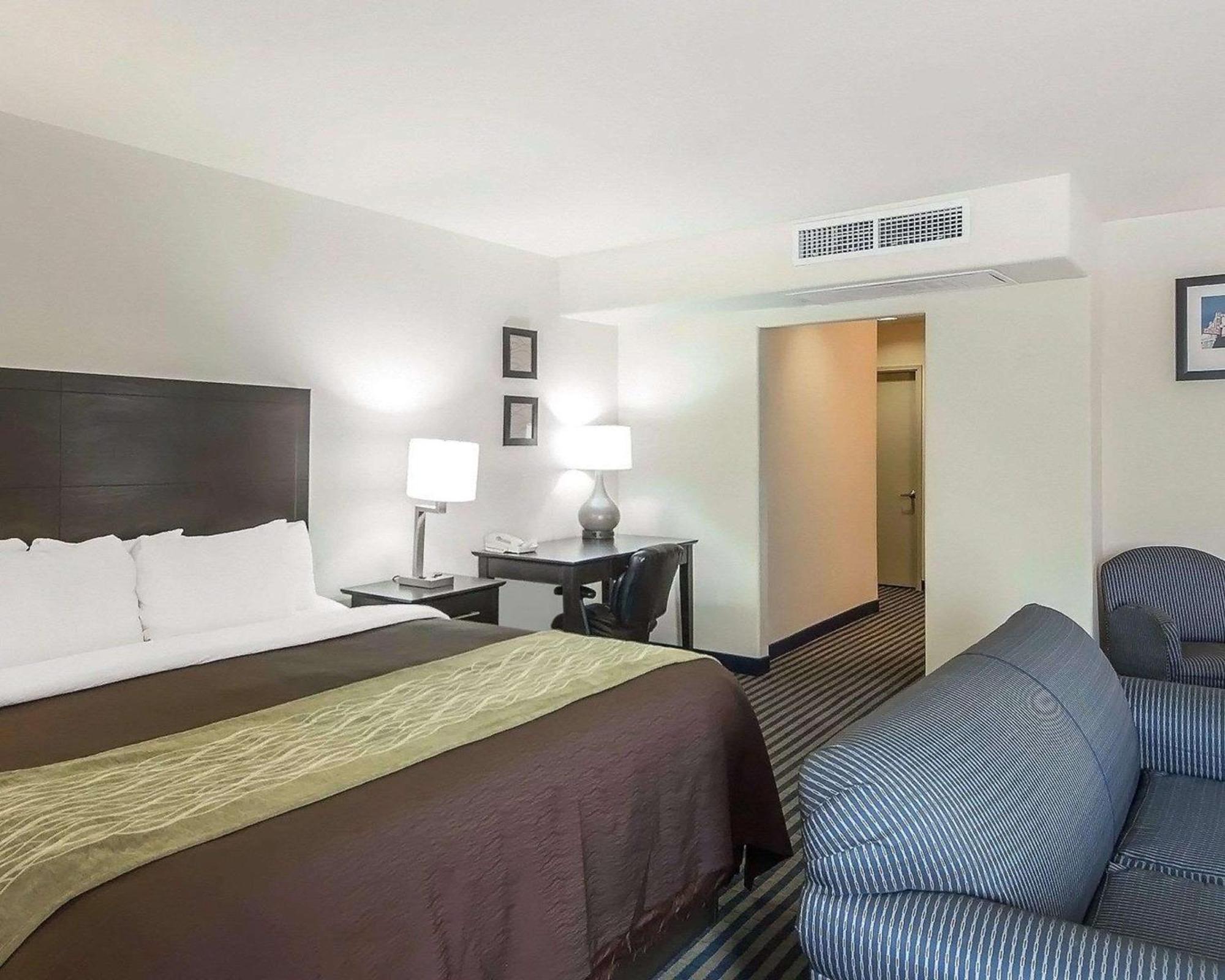 Quality Inn Tulsa-Downtown West Exterior foto