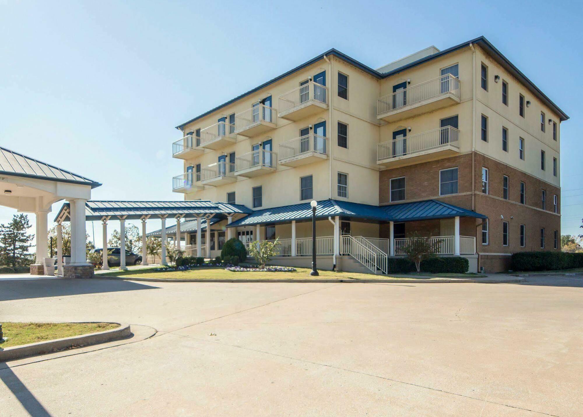 Quality Inn Tulsa-Downtown West Exterior foto